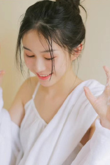 清纯校花被吊起来小说